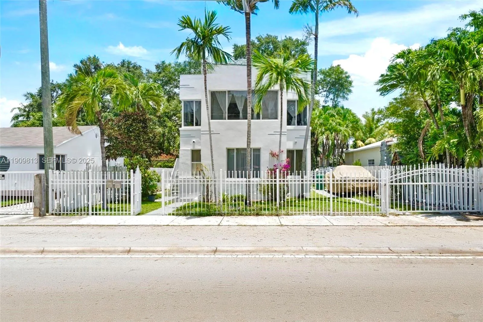 555 NE 70th St, Miami FL 33138