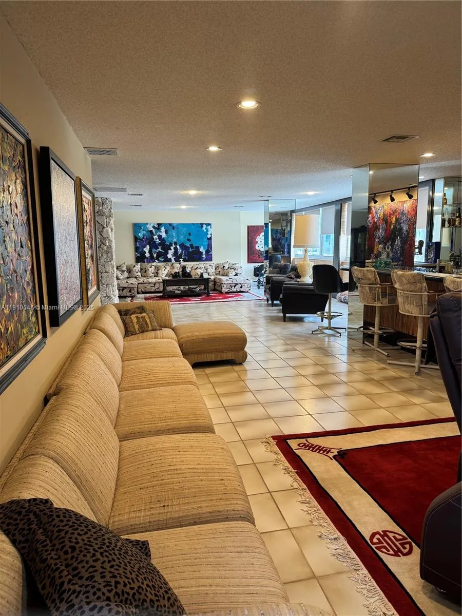 1880 S Ocean Dr, Hallandale Beach FL 33009