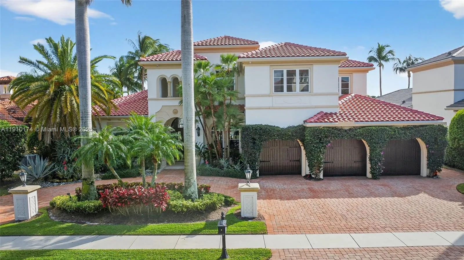 5 bedroom 6 bath for sale at 678 Hermitage Cir, Palm Beach Gardens FL 33410