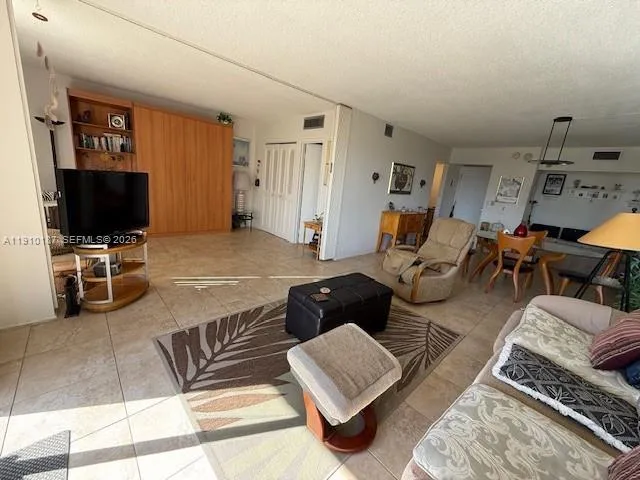 3625 N Country Club Dr # 304, Aventura FL 33180
