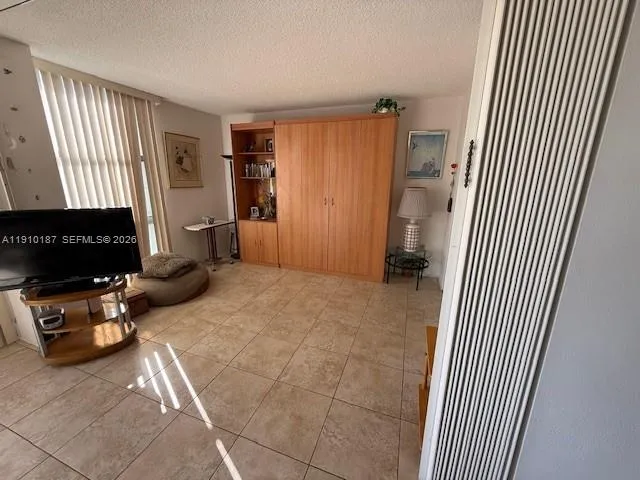 3625 N Country Club Dr # 304, Aventura FL 33180