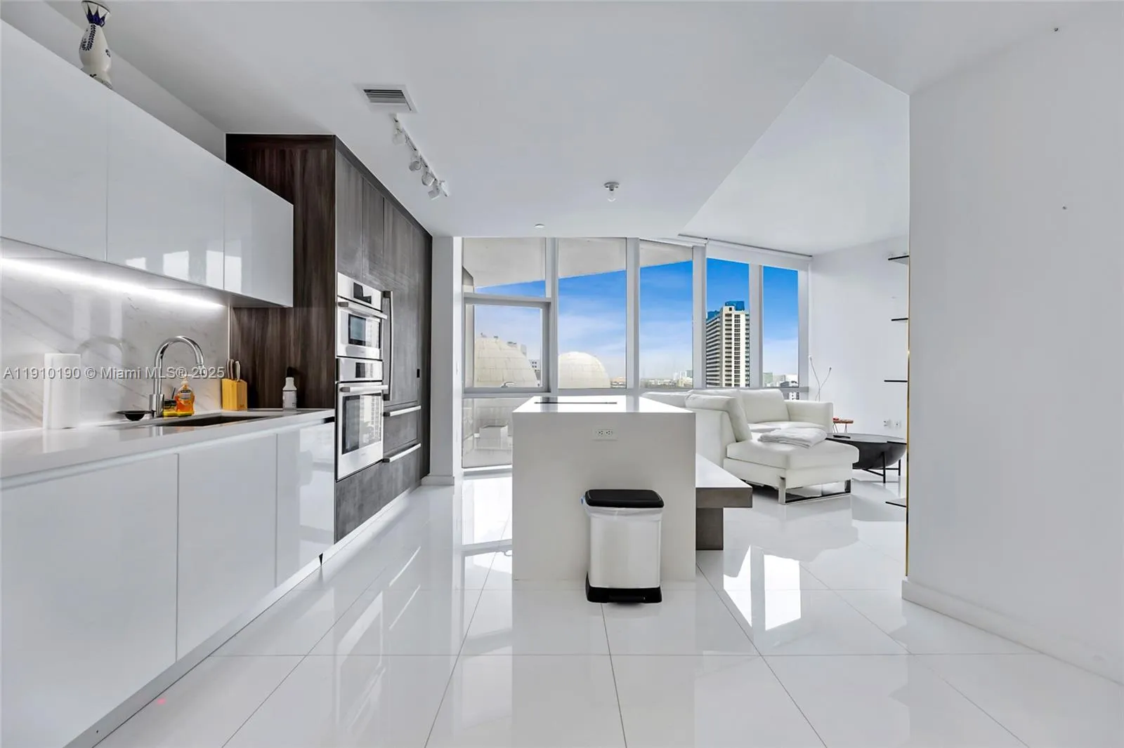 1 bedroom 1 bath for sale at 851 NE 1st Ave # 1202, Miami FL 33132