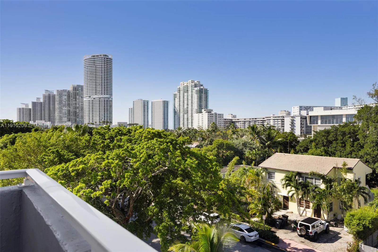 2 bedroom 2 bath for sale at 947 Lenox Ave # 501, Miami Beach FL 33139