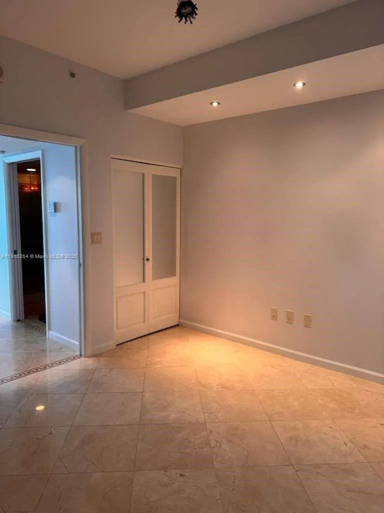 5025 Collins Ave # 1602, Miami Beach FL 33140