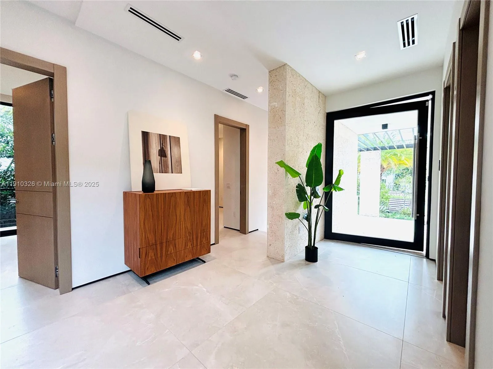 5825 Alton Rd, Miami Beach FL 33140