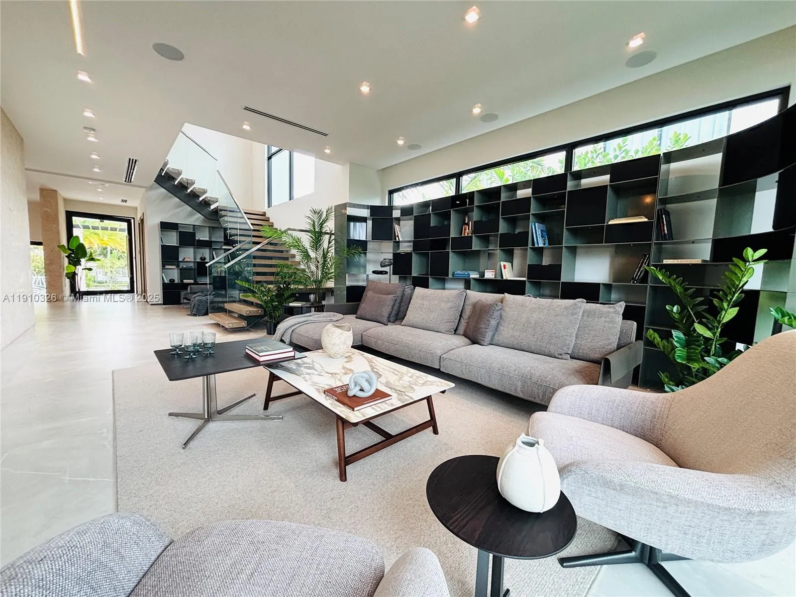 5825 Alton Rd, Miami Beach FL 33140