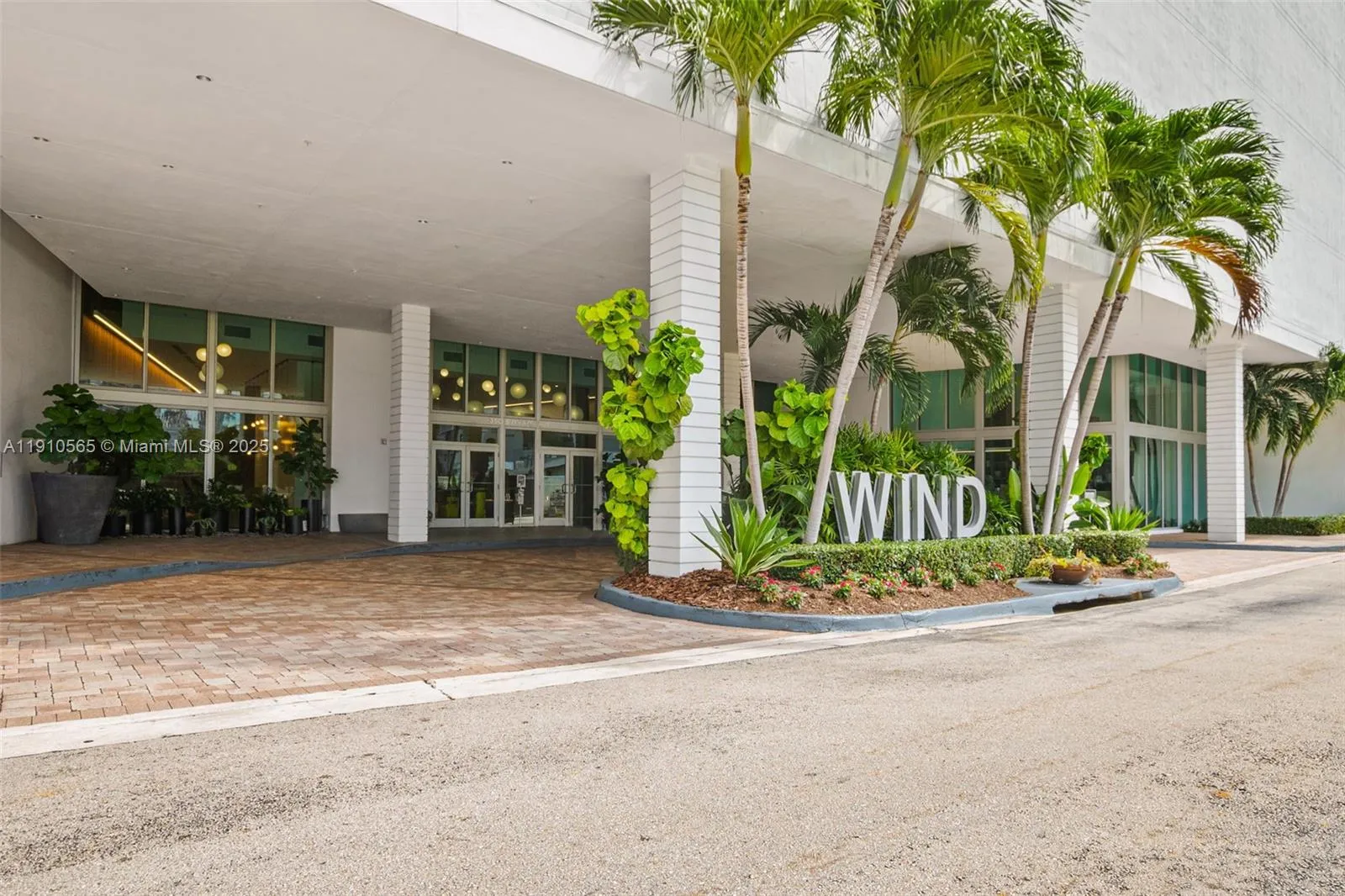 2 bedroom 2 bath for sale at 350 S Miami Ave # 1805, Miami FL 33130
