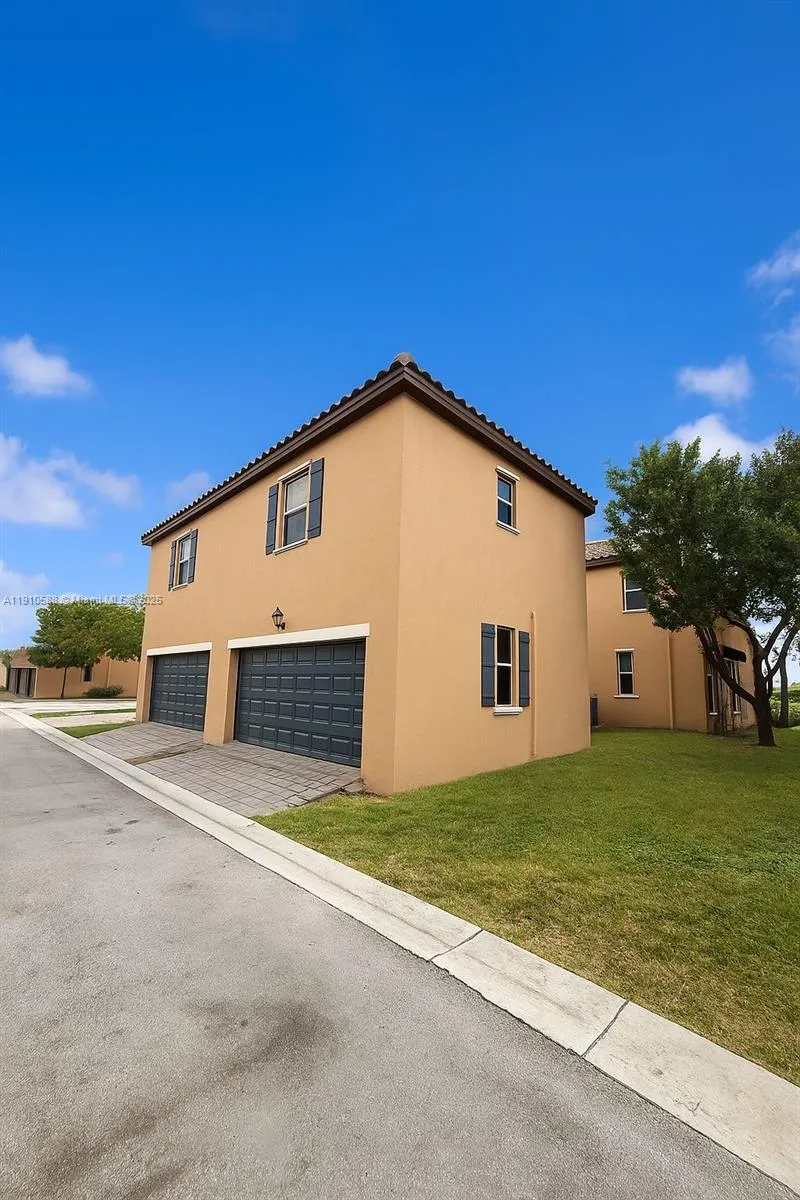 17025 SW 96th St, Miami FL 33196