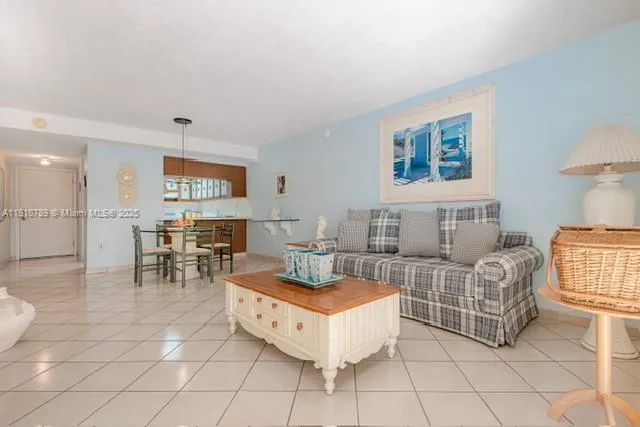 1890 W 56th St # 1423, Hialeah FL 33012