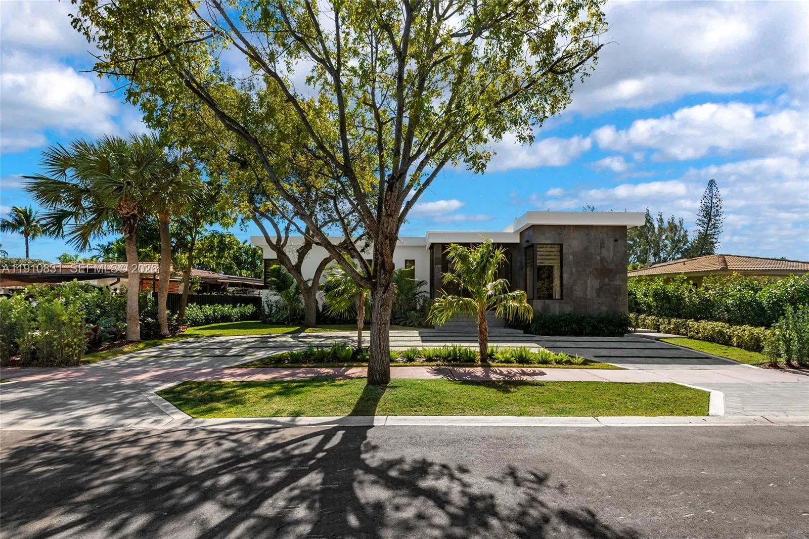 4 bedroom 4 bath for sale at 270 N Shore Dr, Miami Beach FL 33141