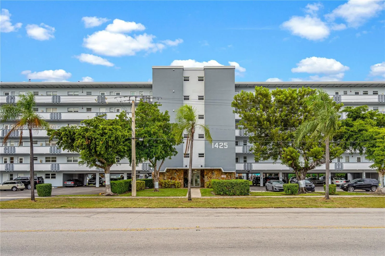 1425 Atlantic Shores Blvd # 409, Hallandale Beach FL 33009