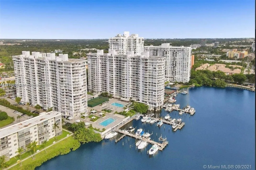 18031 Biscayne Blvd # 1402, Aventura FL 33160