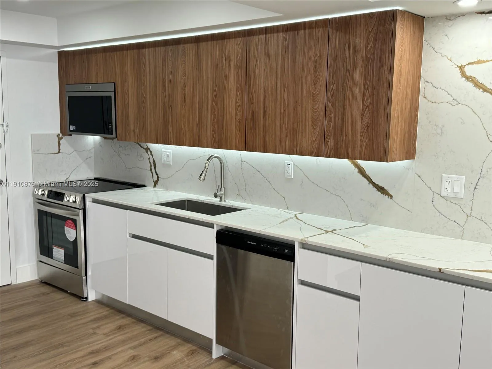 18031 Biscayne Blvd # 1402, Aventura FL 33160