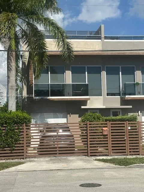 3 bedroom 3 bath for sale at 3089 SW 21st St # 3089, Miami FL 33145
