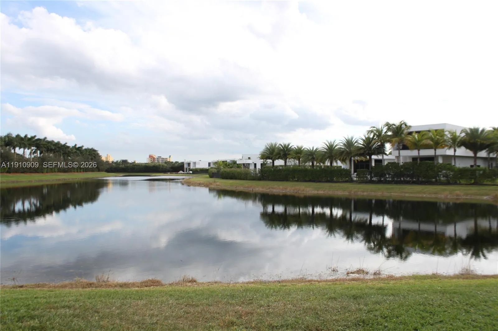 3 bedroom 2 bath for sale at 180 Riviera Cir # 5, Weston FL 33326