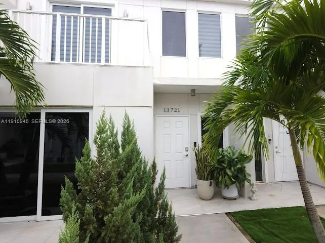 4 bedroom 3 bath for sale at 13721 SW 259th Ln, Homestead FL 33032