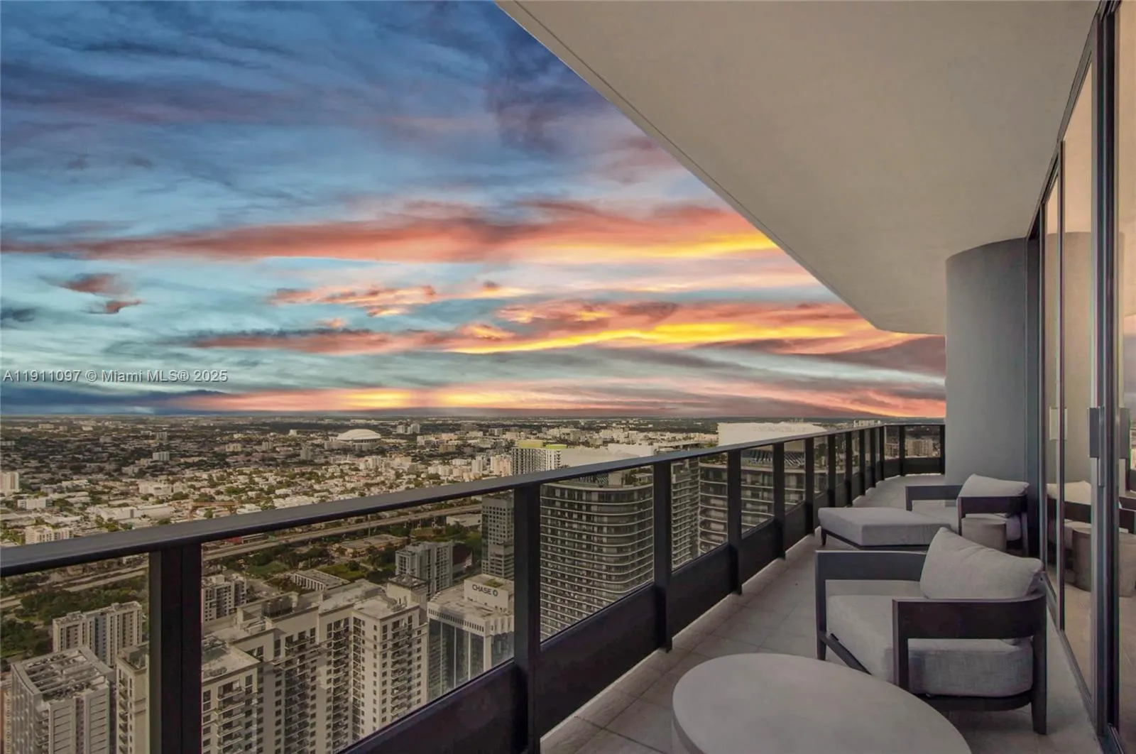 3 bedroom 3 bath for sale at 1000 Brickell Plz, Miami FL 33131