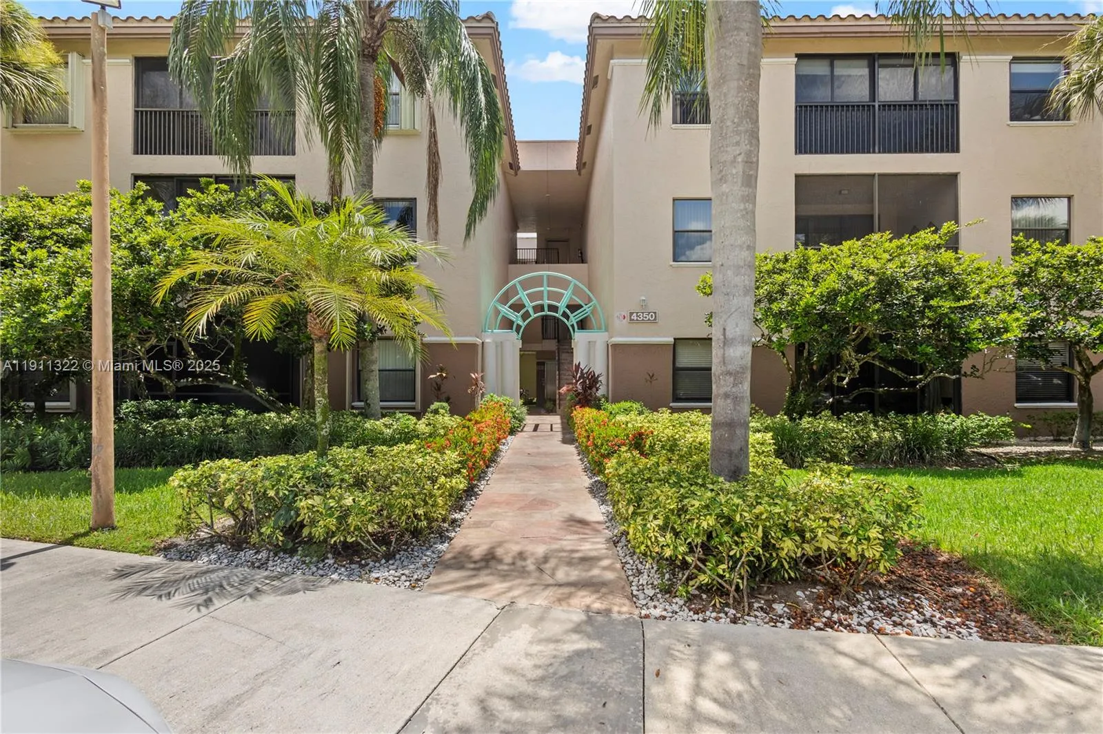 2 bedroom 2 bath for sale at 4350 NW 30th St # 137, Coconut Creek FL 33066