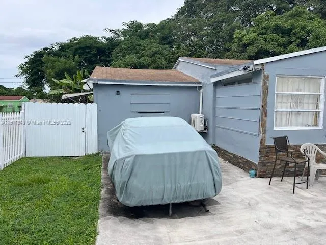 1487 NW 100th St, Miami FL 33147