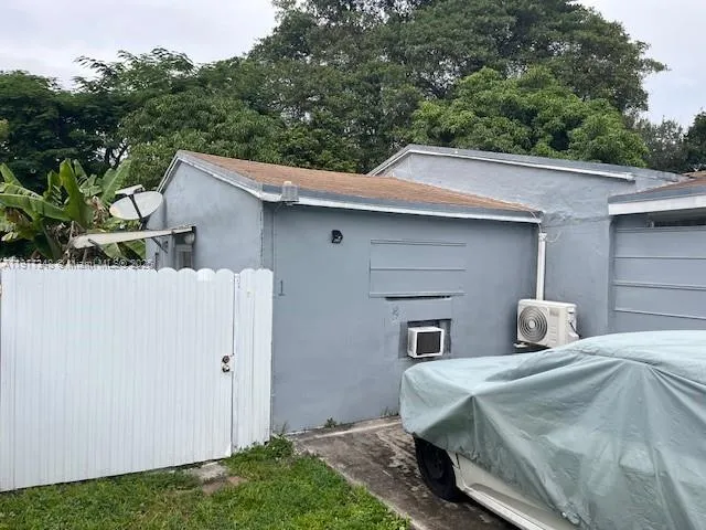 1487 NW 100th St, Miami FL 33147