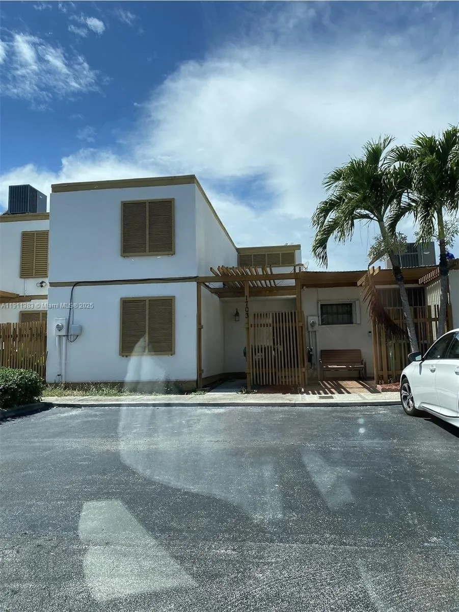 3 bedroom 3 bath for sale at 1703 SW 131st Place Cir S, Miami FL 33175