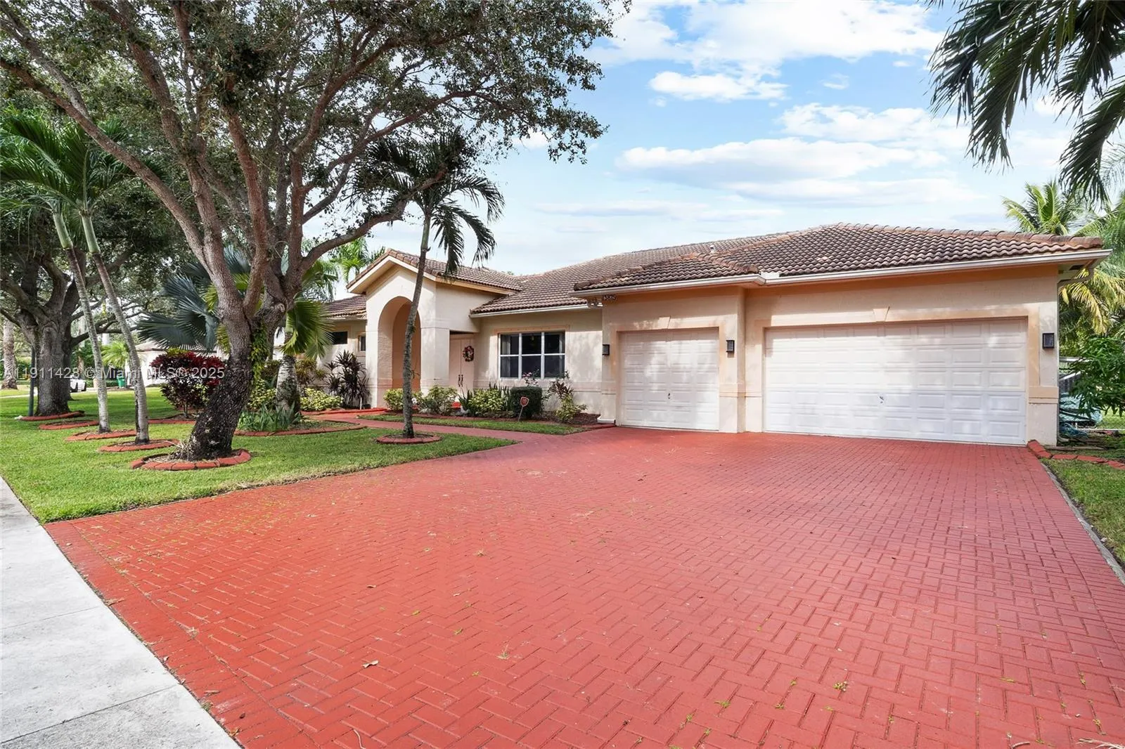 13875 SW 41st St, Davie FL 33330