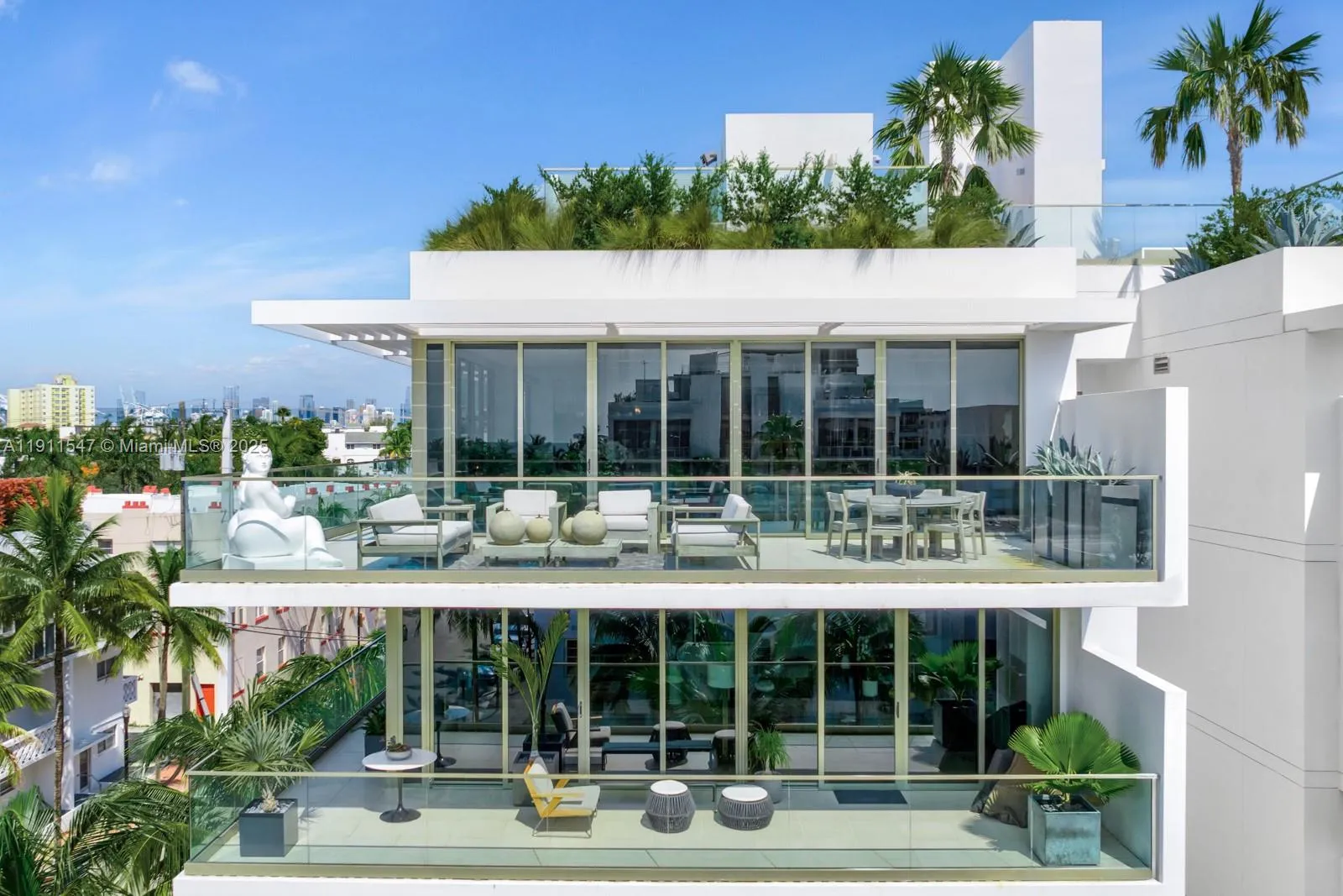 4 bedroom 4 bath for sale at 300 Collins Ave, Miami Beach FL 33139