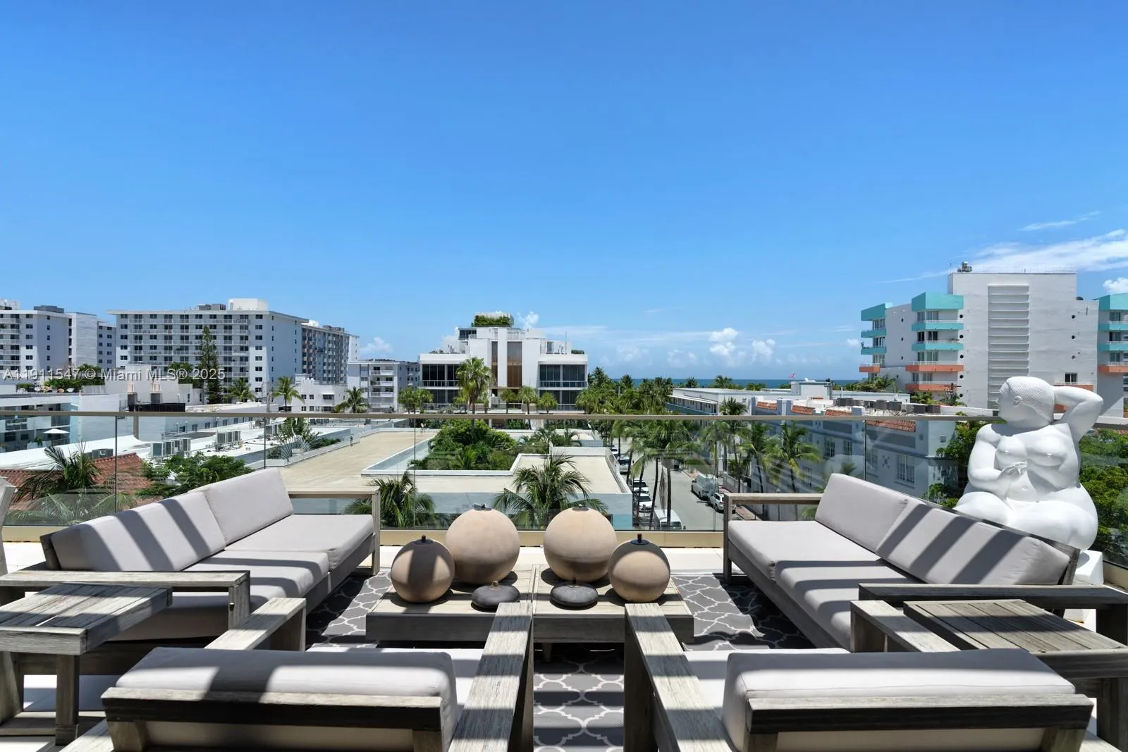 300 Collins Ave, Miami Beach FL 33139