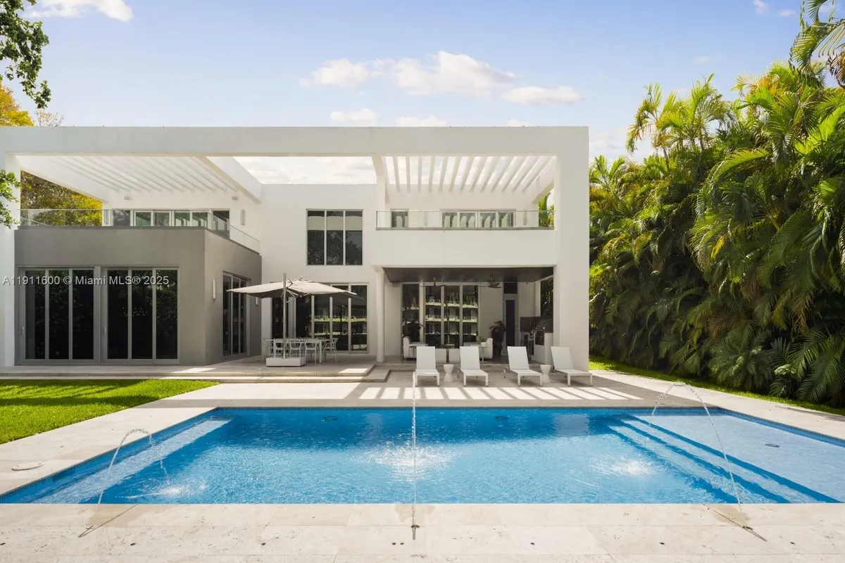 6300 Caballero Blvd, Coral Gables FL 33146