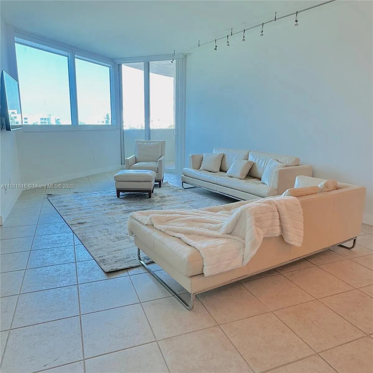 300 S Pointe Dr # 704, Miami Beach FL 33139