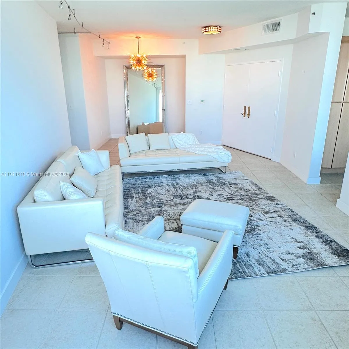 300 S Pointe Dr # 704, Miami Beach FL 33139