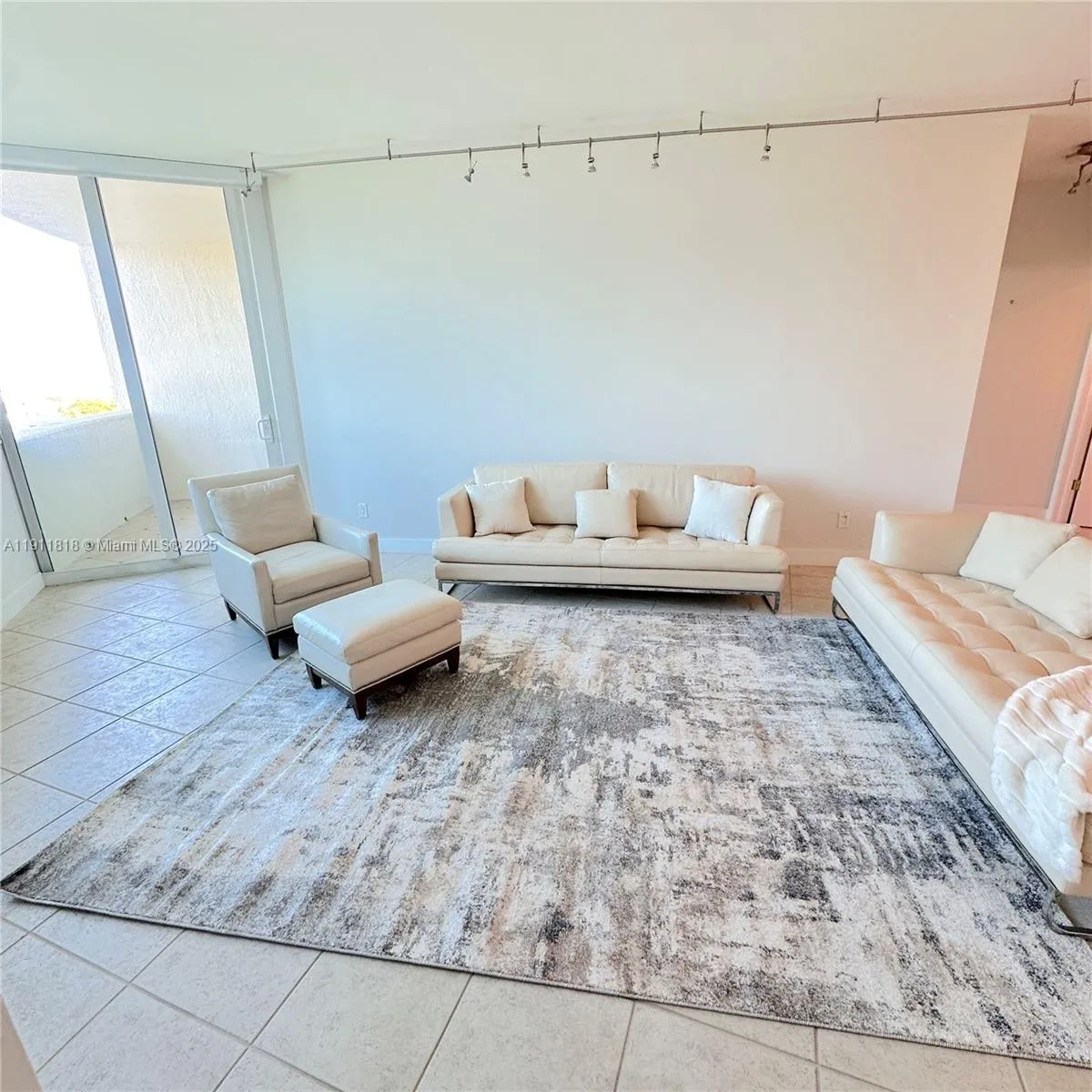 300 S Pointe Dr # 704, Miami Beach FL 33139