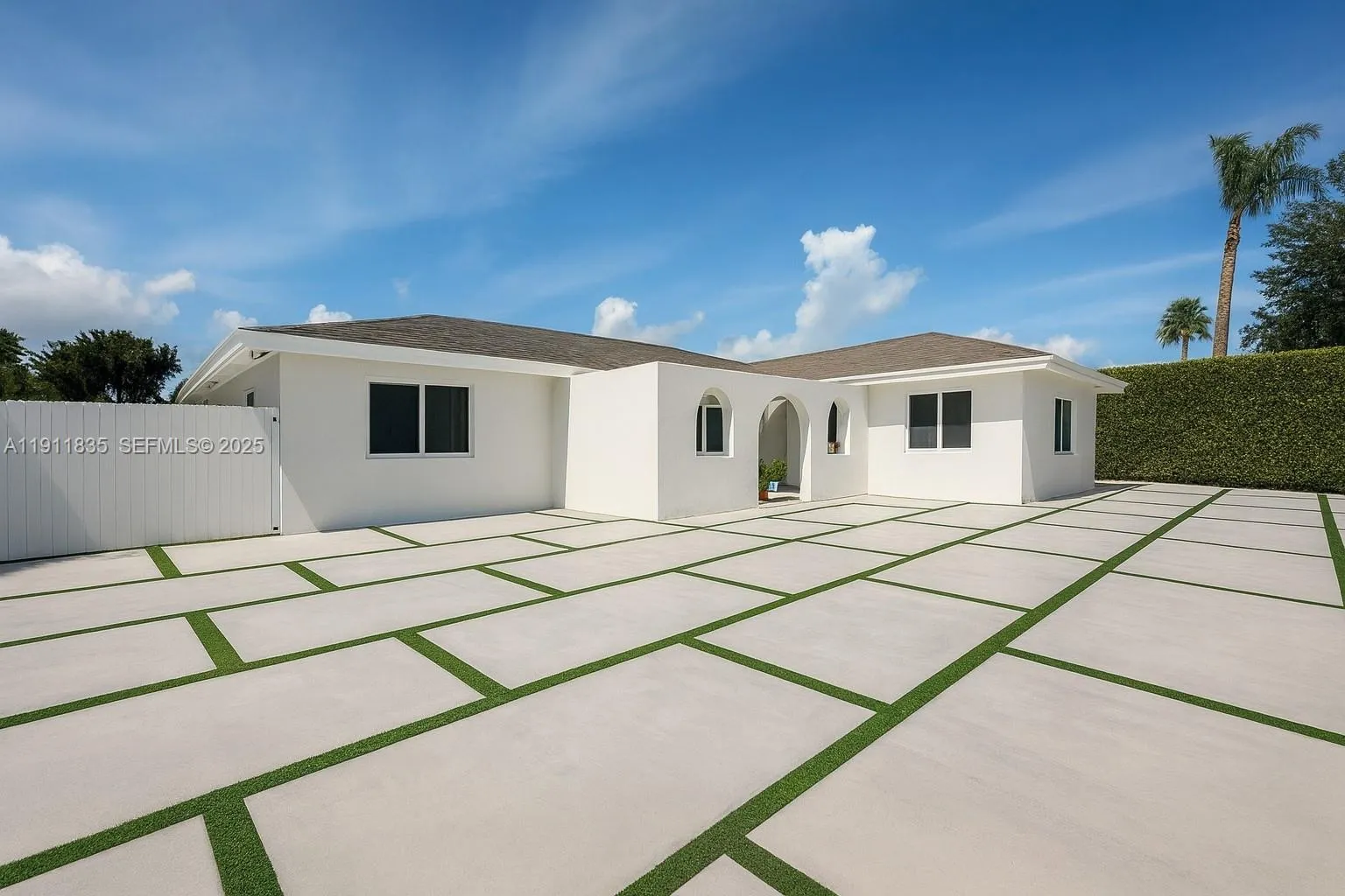 5 bedroom 4 bath for sale at 14121 SW 47th St, Miami FL 33175
