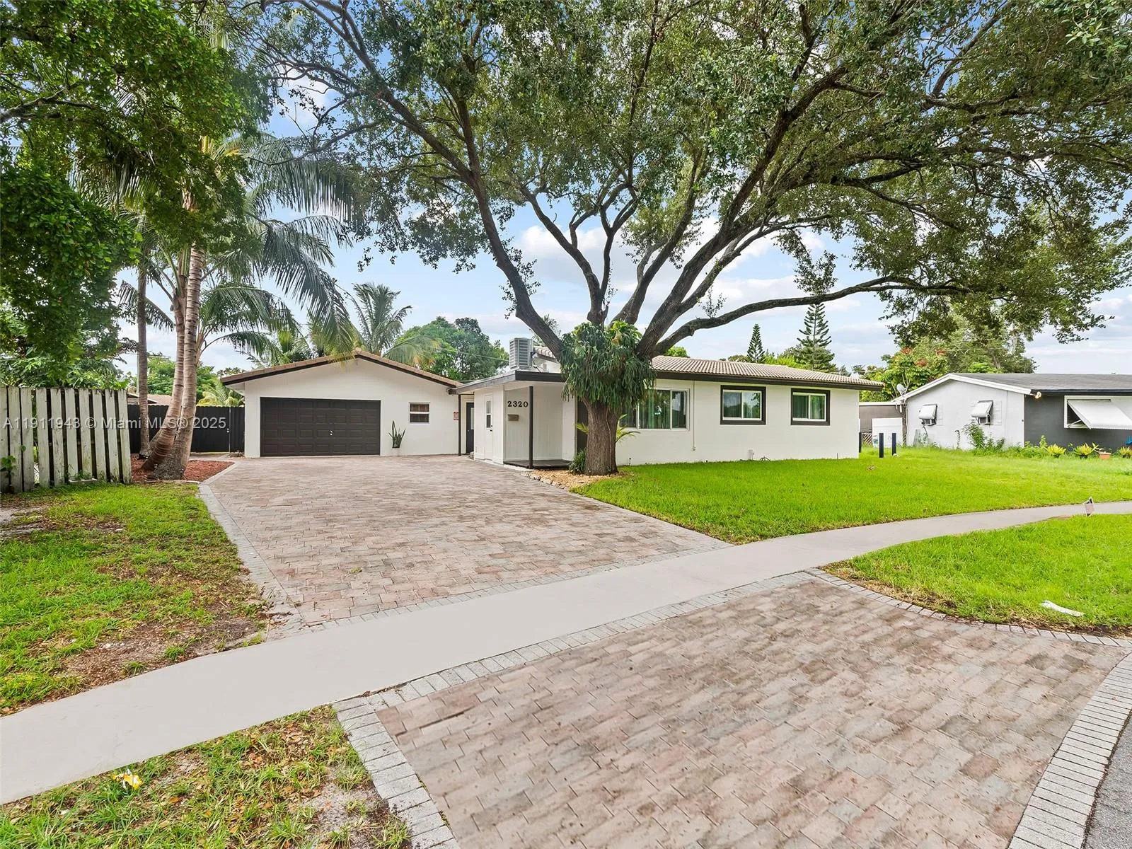 6 bedroom 5 bath for sale at 2320 SW 36th Ave, Fort Lauderdale FL 33312