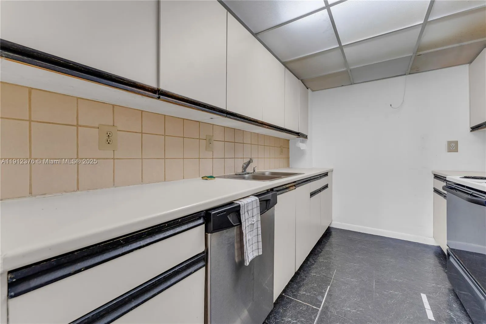 2457 Collins Ave # 201, Miami Beach FL 33140