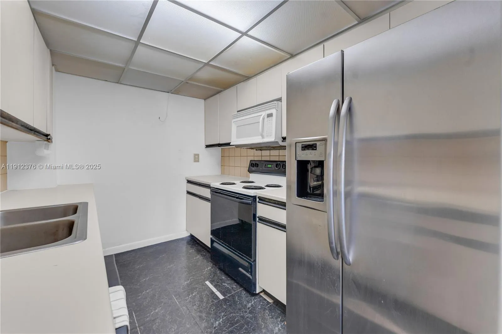 2457 Collins Ave # 201, Miami Beach FL 33140
