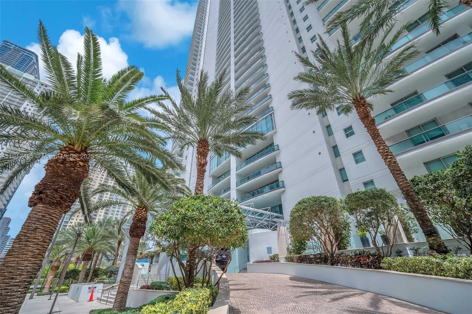 2 bedroom 3 bath for rent at 1331 Brickell Bay Dr # 3609, Miami FL 33131