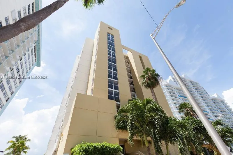 5880 Collins Ave # 1006, Miami Beach FL 33140