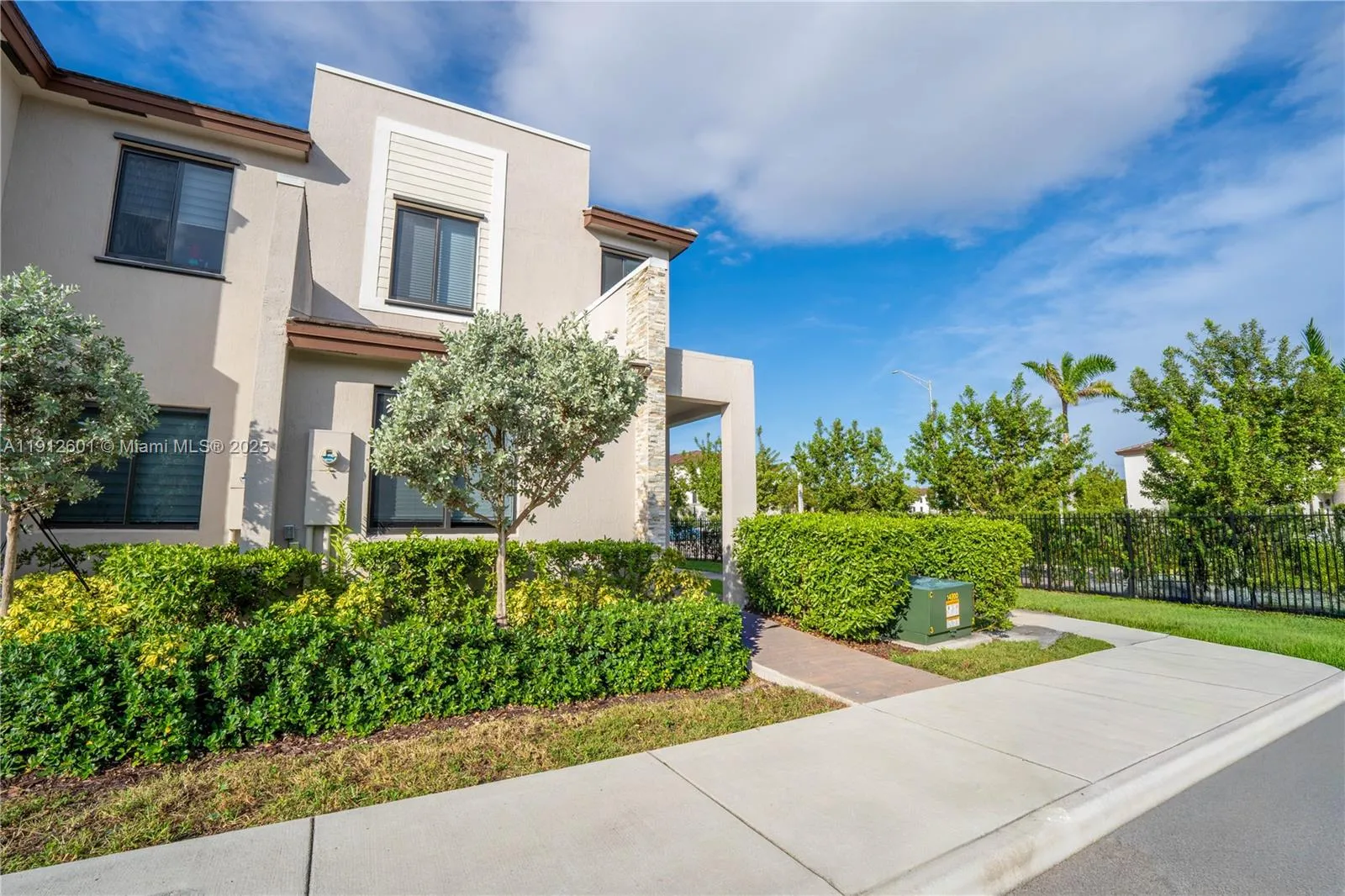 561 NE 208th Ter # 561, Miami FL 33179