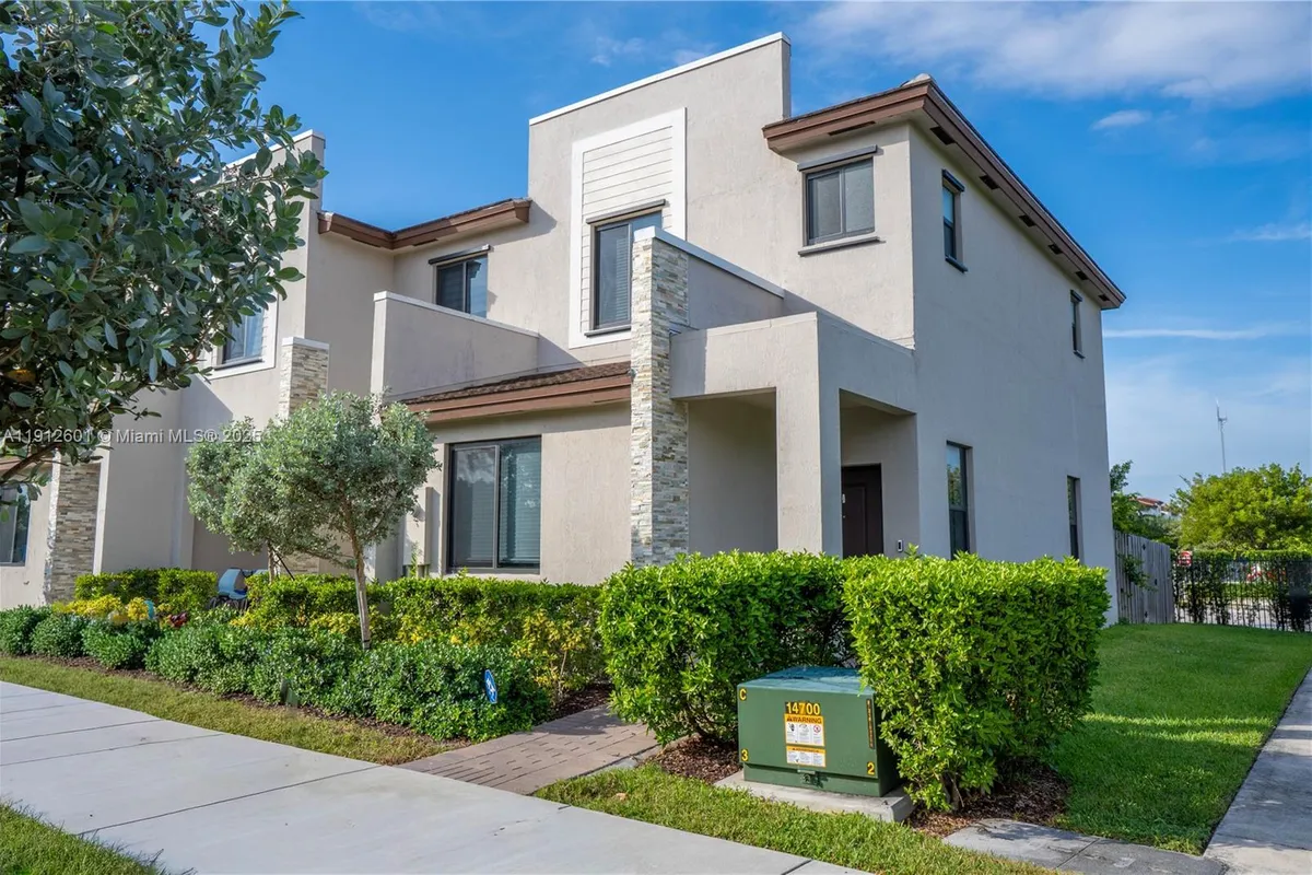 561 NE 208th Ter # 561, Miami FL 33179