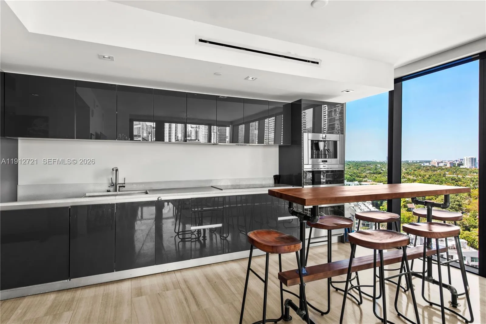 1 bedroom 1 bath for sale at 1451 Brickell Avenue # 1706, Miami FL 33131