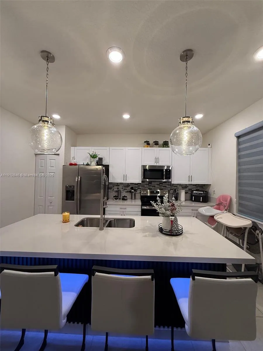 10009 W 32nd Ln, Hialeah FL 33018