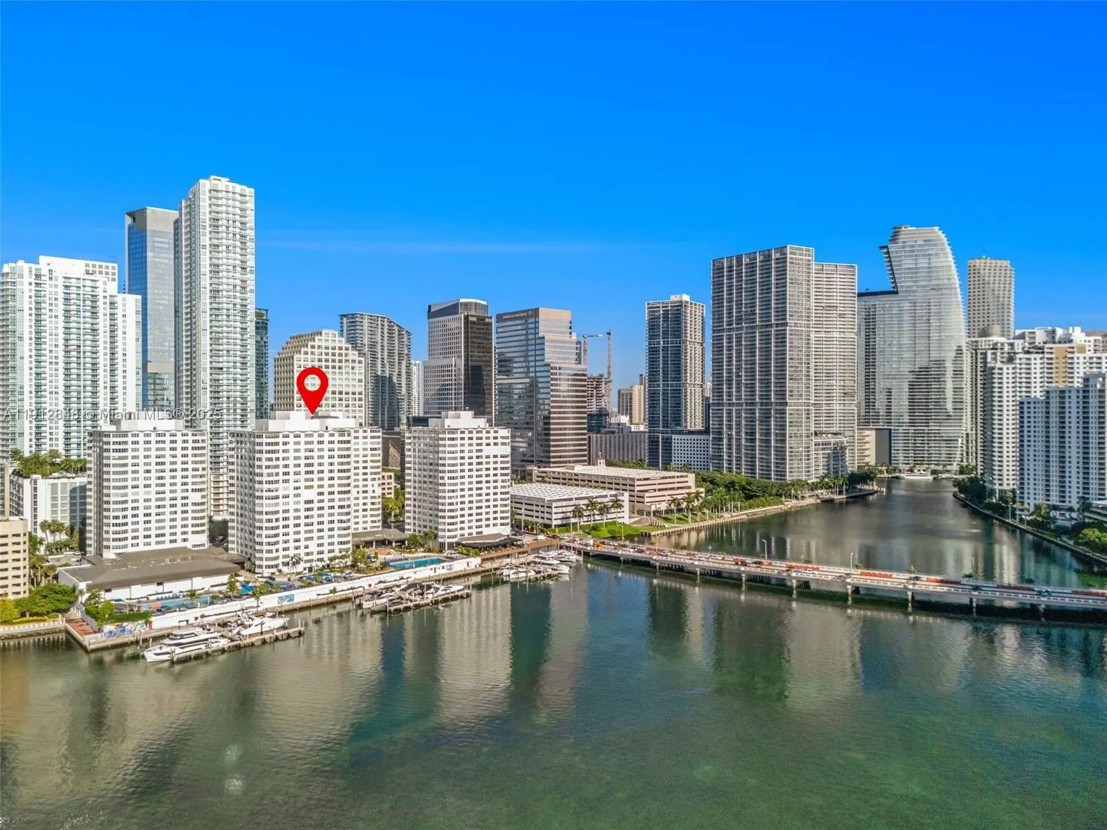 1 bedroom 1 bath for sale at 905 Brickell Bay Dr # 931, Miami FL 33131