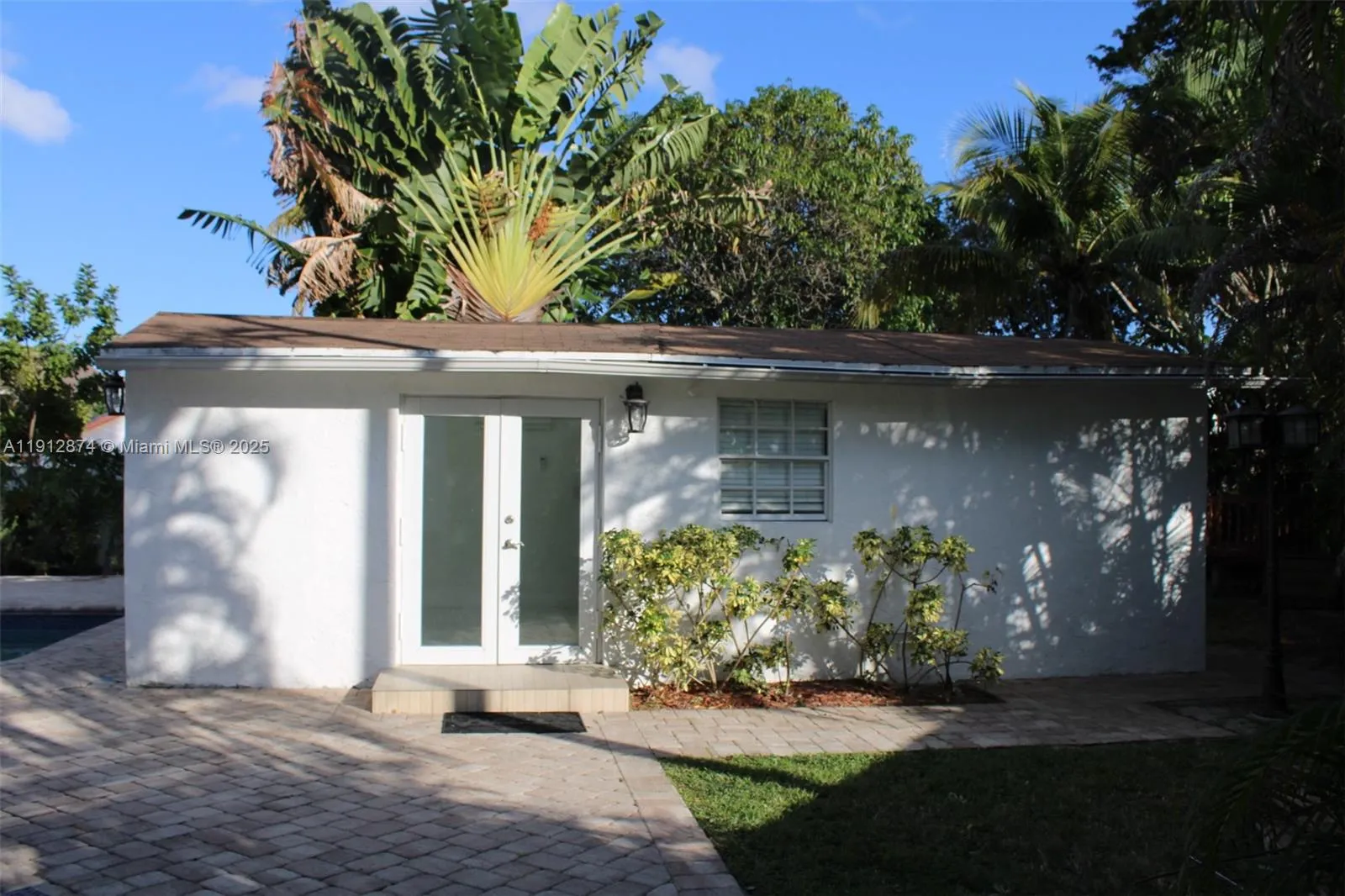 2 bedroom 2 bath for rent at 624 NE 205th Ter, Miami FL 33179