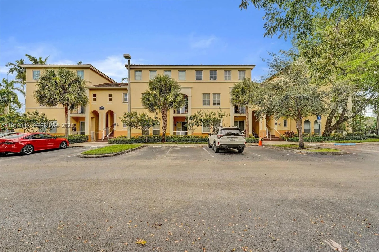 100 Jacaranda Country Club Dr # 203, Plantation FL 33324