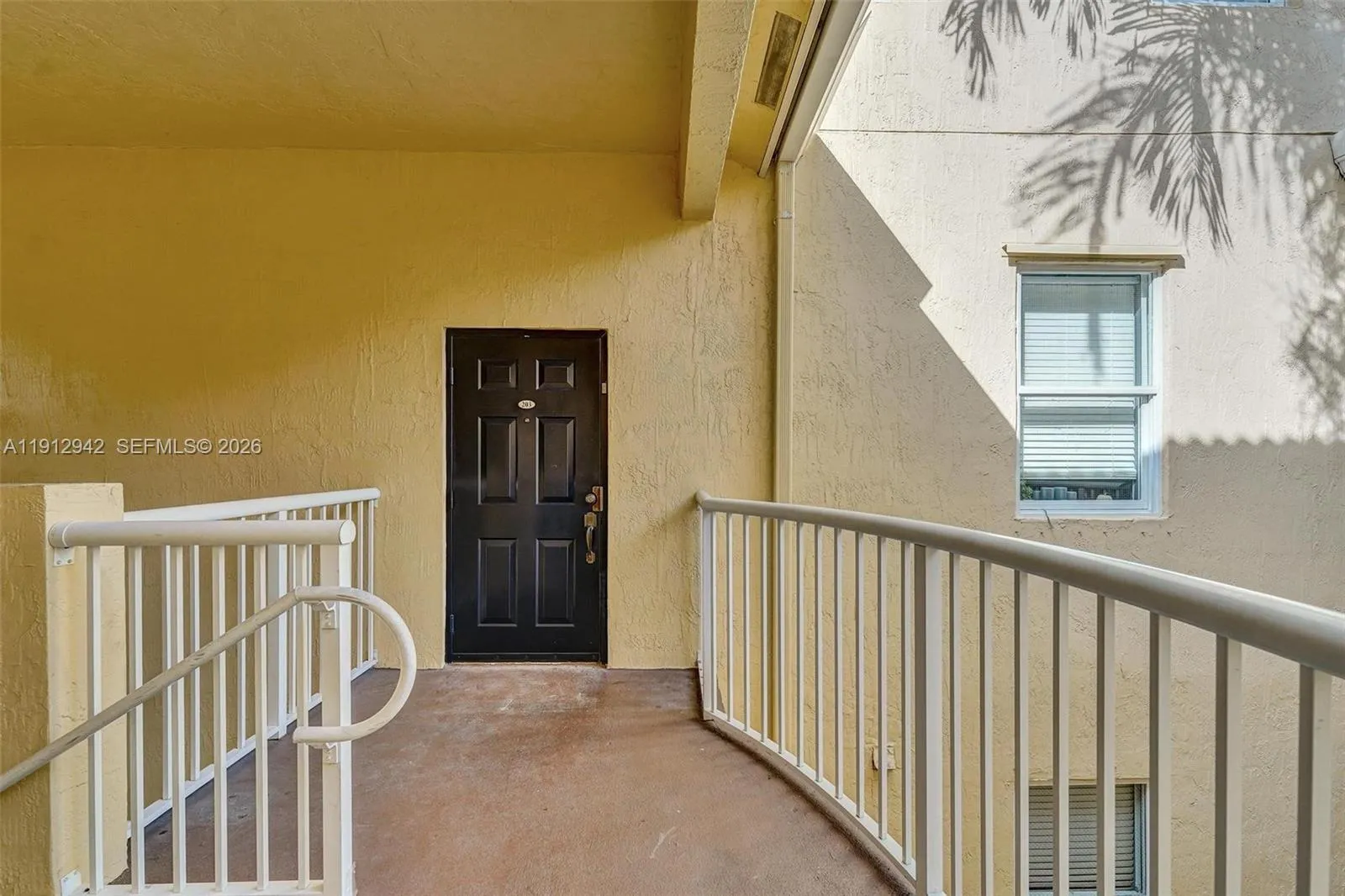 100 Jacaranda Country Club Dr # 203, Plantation FL 33324