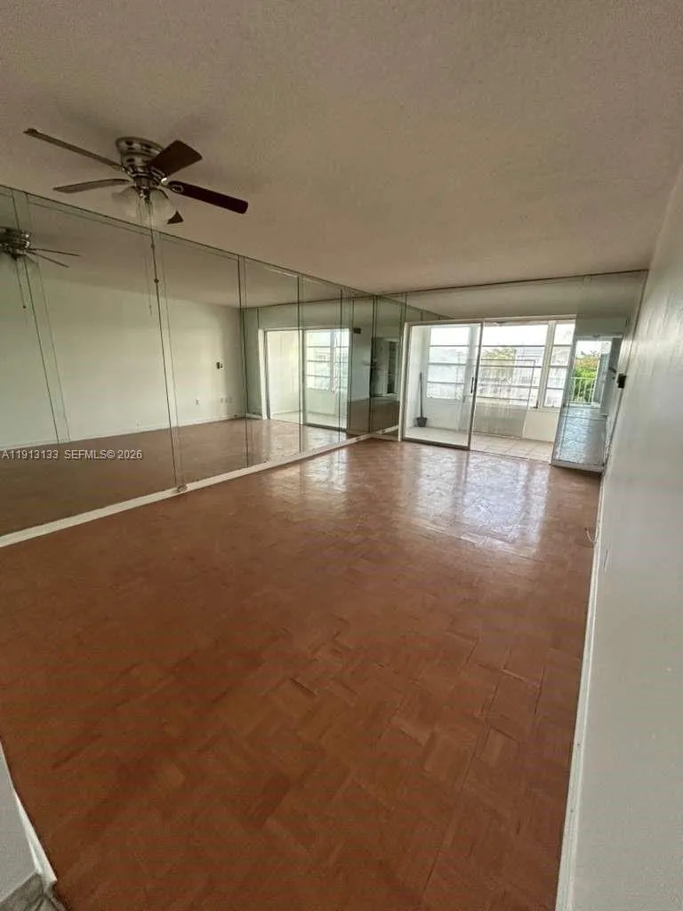 8460 Sunrise Lakes Blvd # 308, Sunrise FL 33322