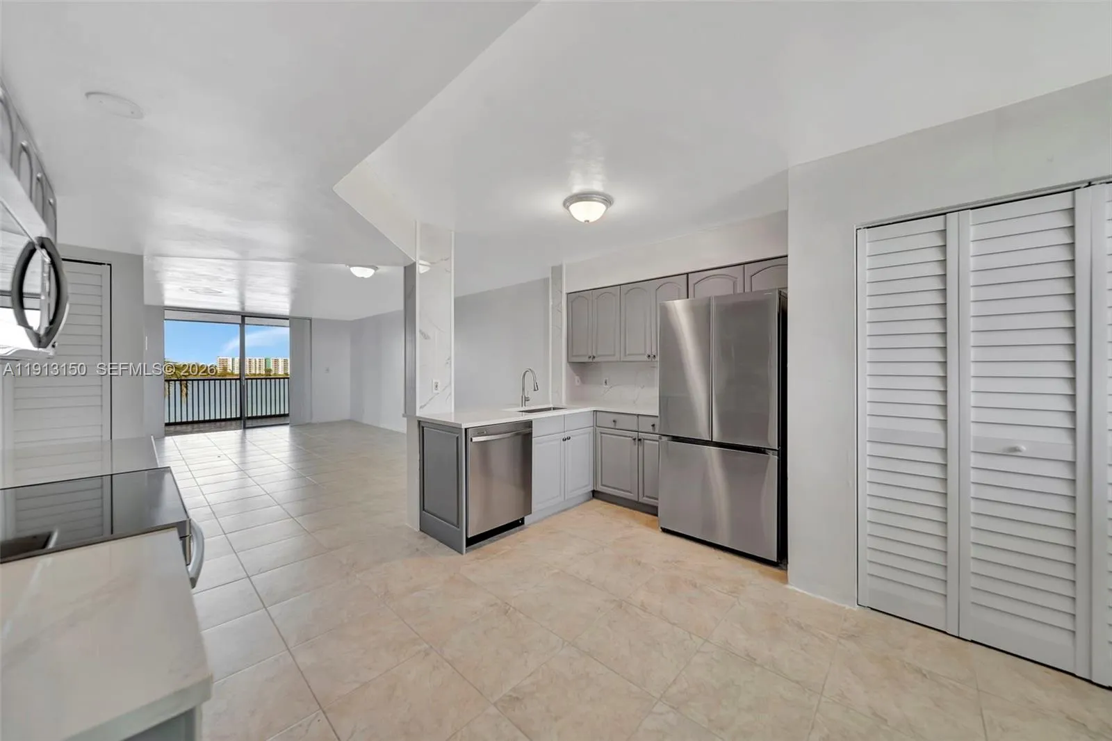 117 Lake Emerald Dr # 408, Oakland Park FL 33309
