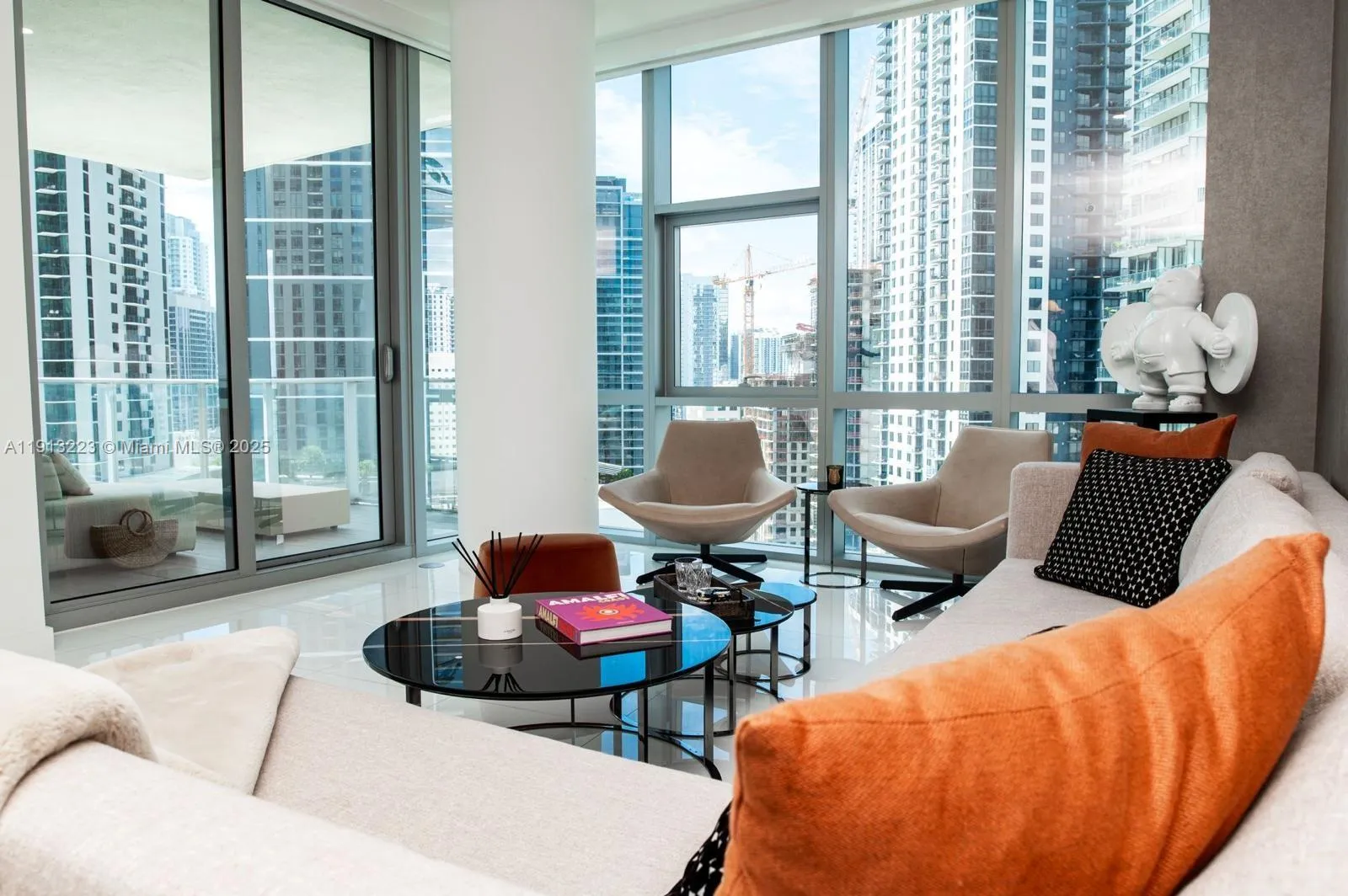851 NE 1st Ave # 1811, Miami FL 33132