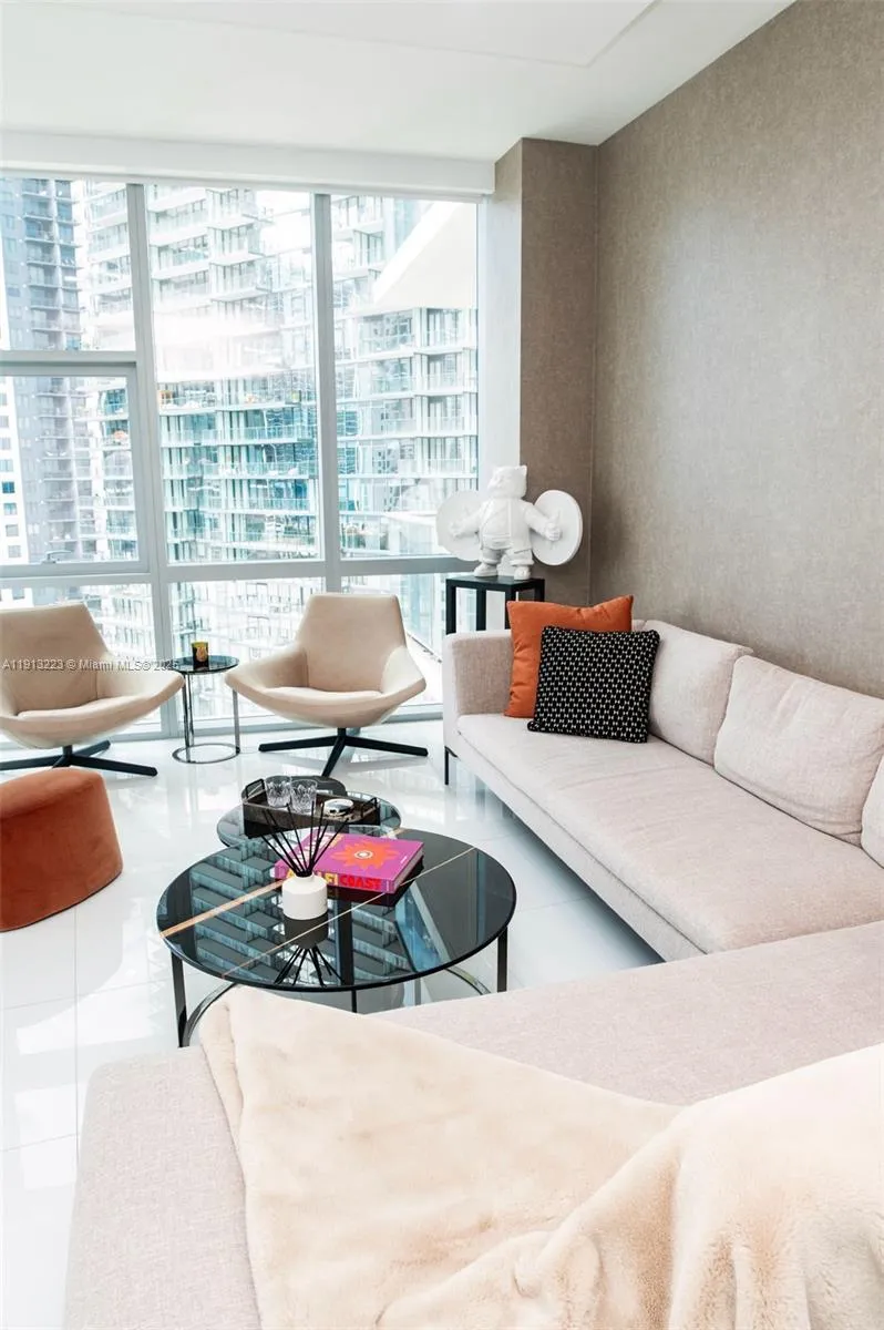 851 NE 1st Ave # 1811, Miami FL 33132